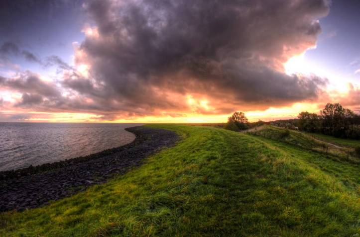 rainy_sunrise_by_pe0s_de82rsj-pre